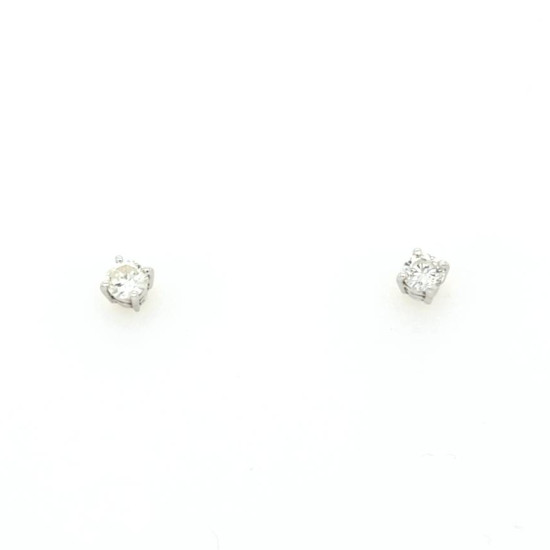 Pre Owned 18ct White Gold Diamond Studs ZT886